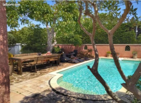 Villa climatisée avec piscine